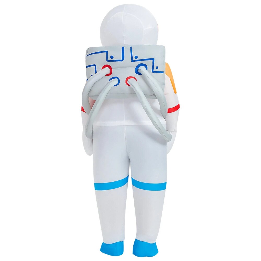 Individu portant un costume gonflable d'astronaute. Le costume représente un astronaute en combinaison spatiale avec un casque et un drapeau spatial. La personne à l'intérieur du costume incarne un explorateur de l'espace, ajoutant une touche d'aventure interstellaire à l'événement. Ce déguisement est idéal pour les fêtes à thème spatial, les événements scientifiques ou les célébrations futuristes.