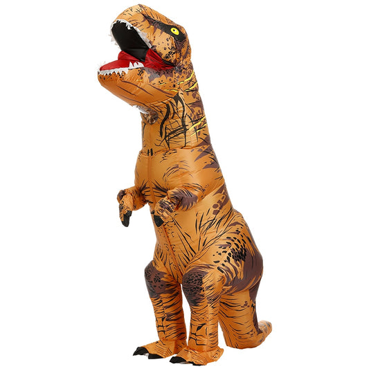 Personne portant un costume gonflable de dinosaure marron, avec une grande tête de dinosaure, des bras et des jambes courtes, et une queue. Le costume imite la peau d'un dinosaure marron. La personne à l'intérieur du costume sourit et semble prête à s'amuser lors d'une fête costumée ou d'un événement festif.