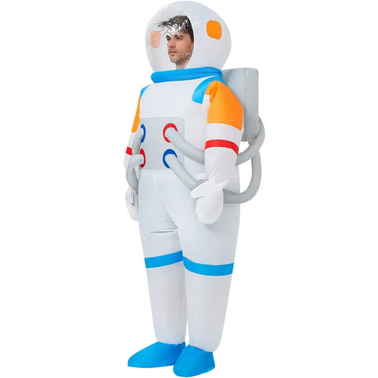 Individu portant un costume gonflable d'astronaute. Le costume représente un astronaute en combinaison spatiale avec un casque et un drapeau spatial. La personne à l'intérieur du costume incarne un explorateur de l'espace, ajoutant une touche d'aventure interstellaire à l'événement. Ce déguisement est idéal pour les fêtes à thème spatial, les événements scientifiques ou les célébrations futuristes.